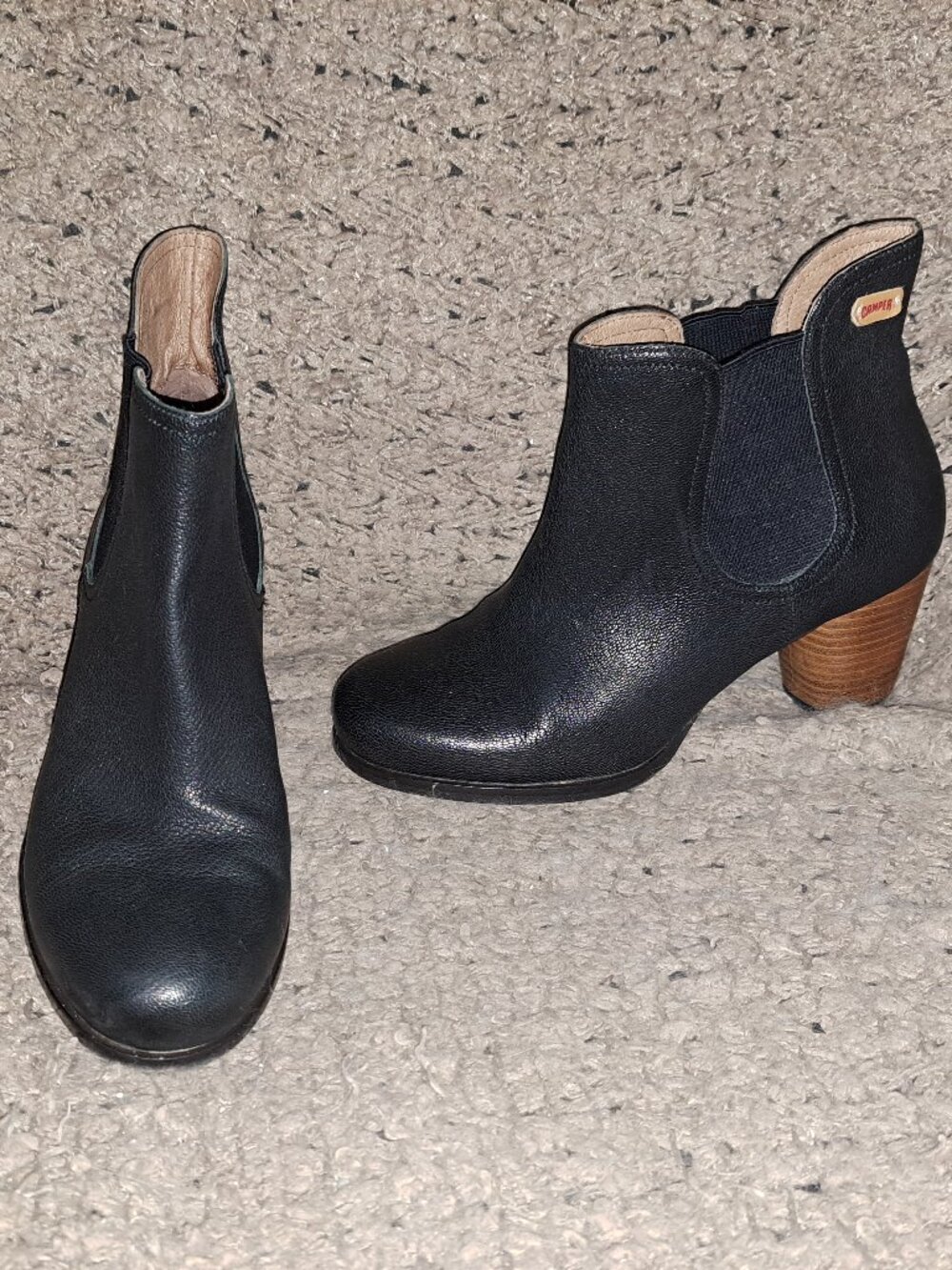 CAMPER-Annie-Black Textured Leather Chelsea Bootie-Block Heel-Sz 38-Excellent